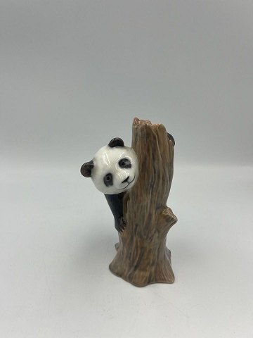 Royal Copenhagen panda på træstub