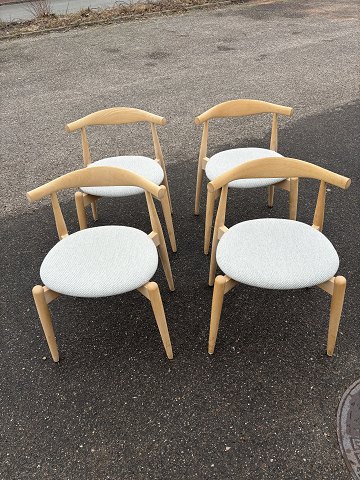 Hans J. Wegner  Elbow Chair.