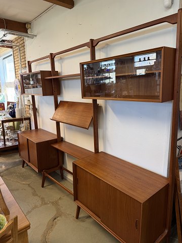 ERIK BUCH FRITSTÅENDE REOL I TEAK