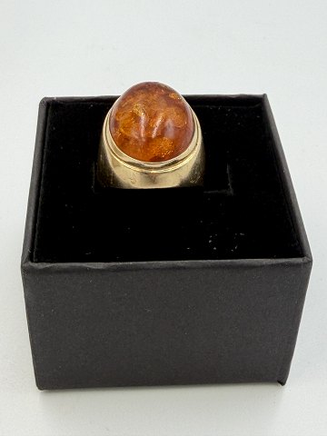 14 karats guldring med ravklump