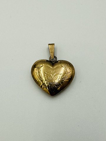 8 Karat Guld Hjerte Vedhæng med Blomst graveringSiersbøl