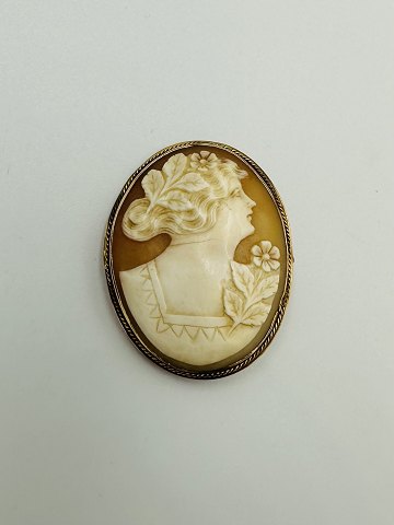 Camé Broche fattet i 14 karats guld