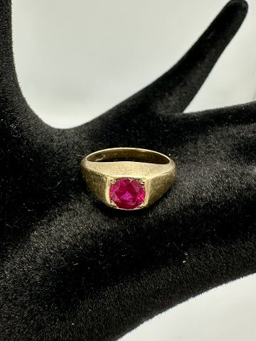 8K Guld Ring med rød sten
