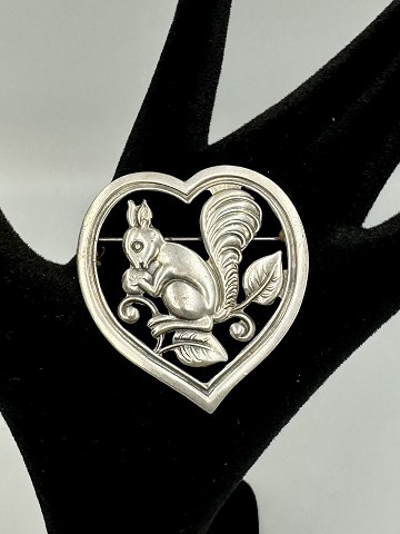 Sølv Hjerte Broche i Egern design