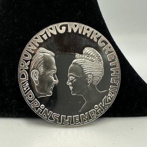 200 Kroner Erindringsmønt i sølv, i anledning af
Dronning Margrethe II og Prins Henriks sølvbryllup
