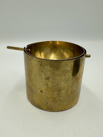 Arne Jacobsen. Stelton askebæger af messing