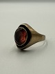 8 Karat Guld ring med lys rød sten