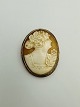 Camé Broche fattet i 14 karats guld