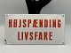 Advarselsskilt i hvid emalje "HØJSPÆNDING LIVSFARE"